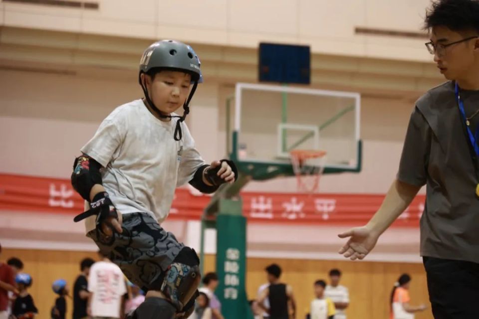 余名观众进, 选手们风驰